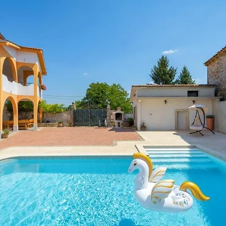 House Karla Valentina Skropeti