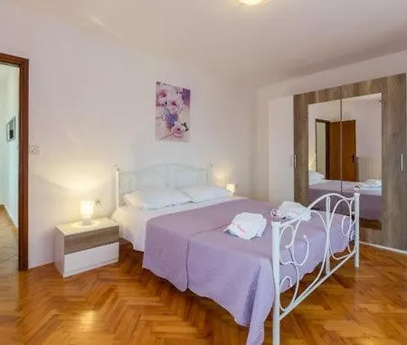 Feriehus House Karla Valentina Skropeti